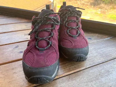 Zapatillas de trekking Merrell color burdeos - miniatura 2