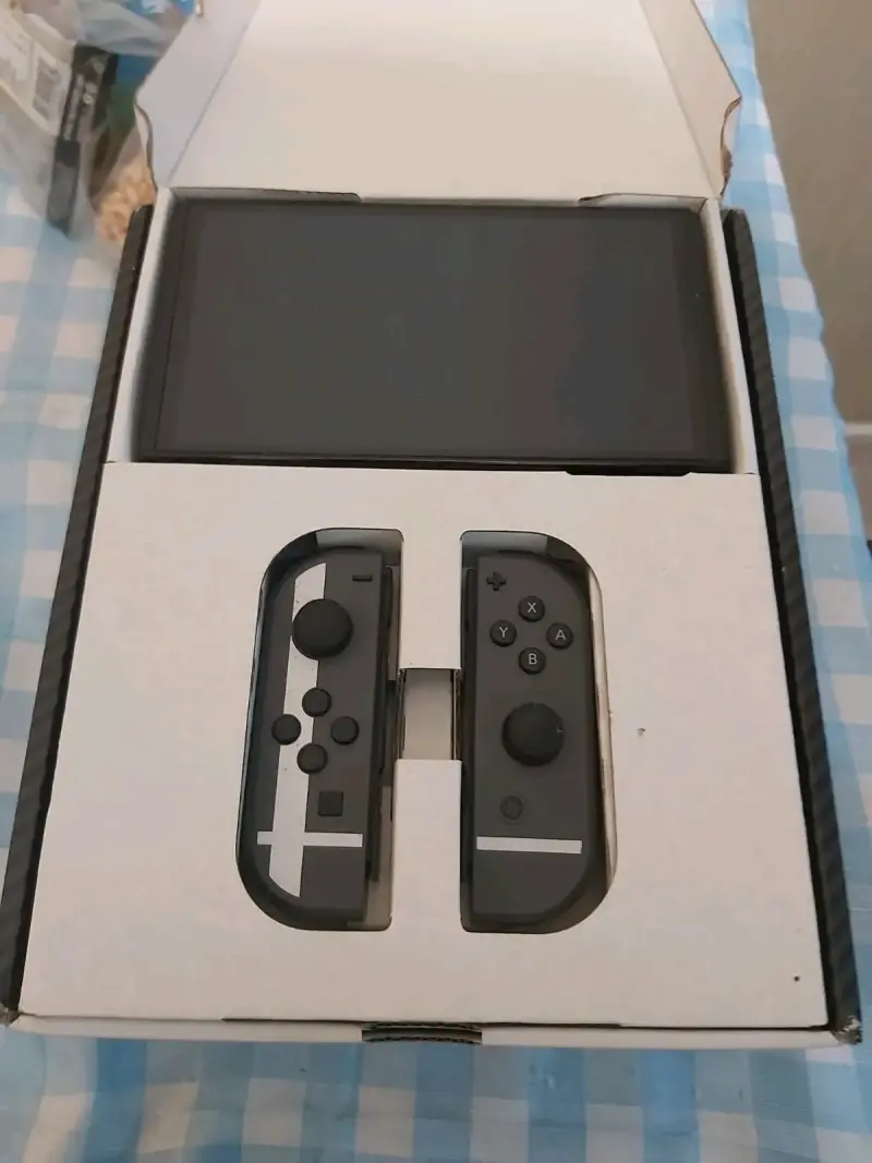 Consola Nintendo Switch con Super Smash Bros. Ultimate - 4