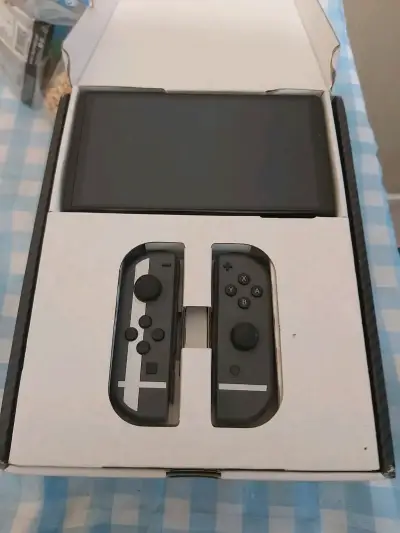 Consola Nintendo Switch con Super Smash Bros. Ultimate - miniatura 4