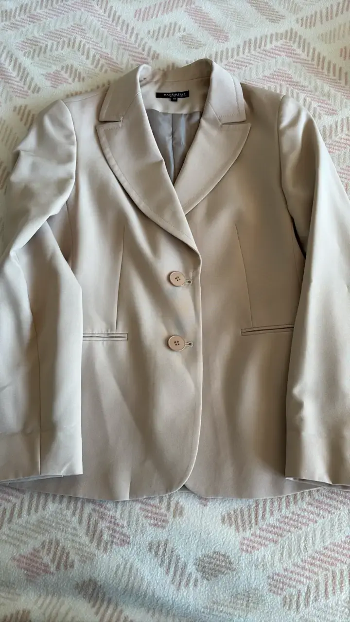 Blazer beige para mujer elegante