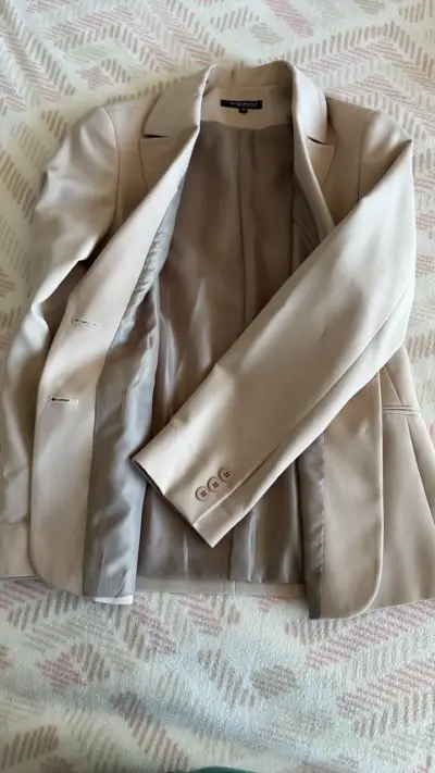 Blazer beige para mujer elegante - miniatura 2