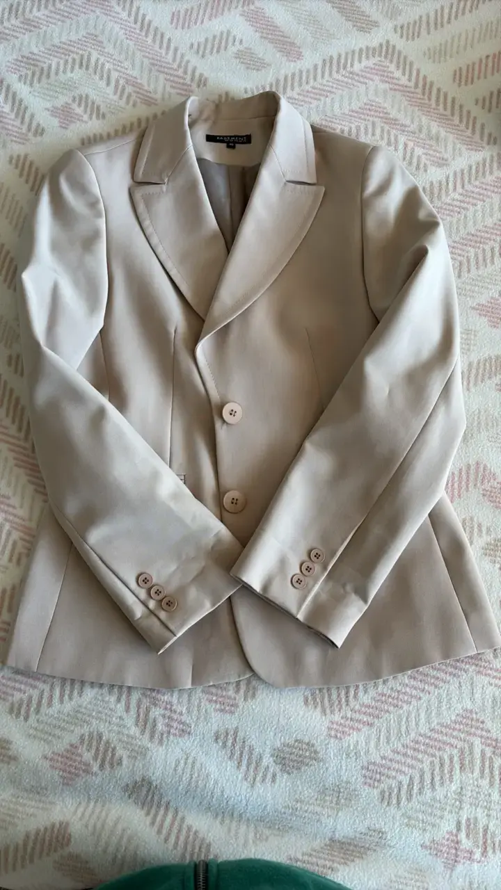 Blazer beige para mujer elegante - 3