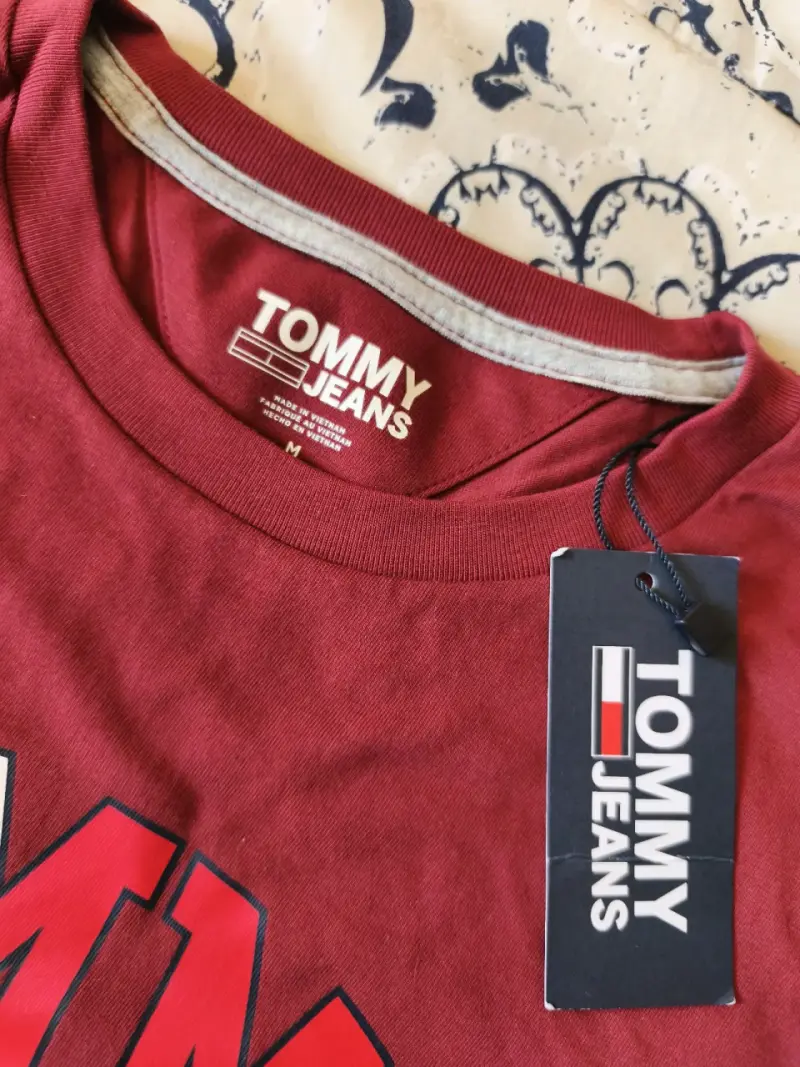 Polera Tommy Jeans roja para mujer