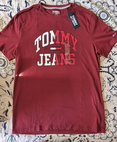 Polera Tommy Jeans roja para mujer - miniatura 3