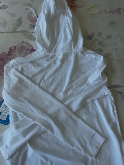 Polera con capucha Columbia blanca Omni-Shade - miniatura 4