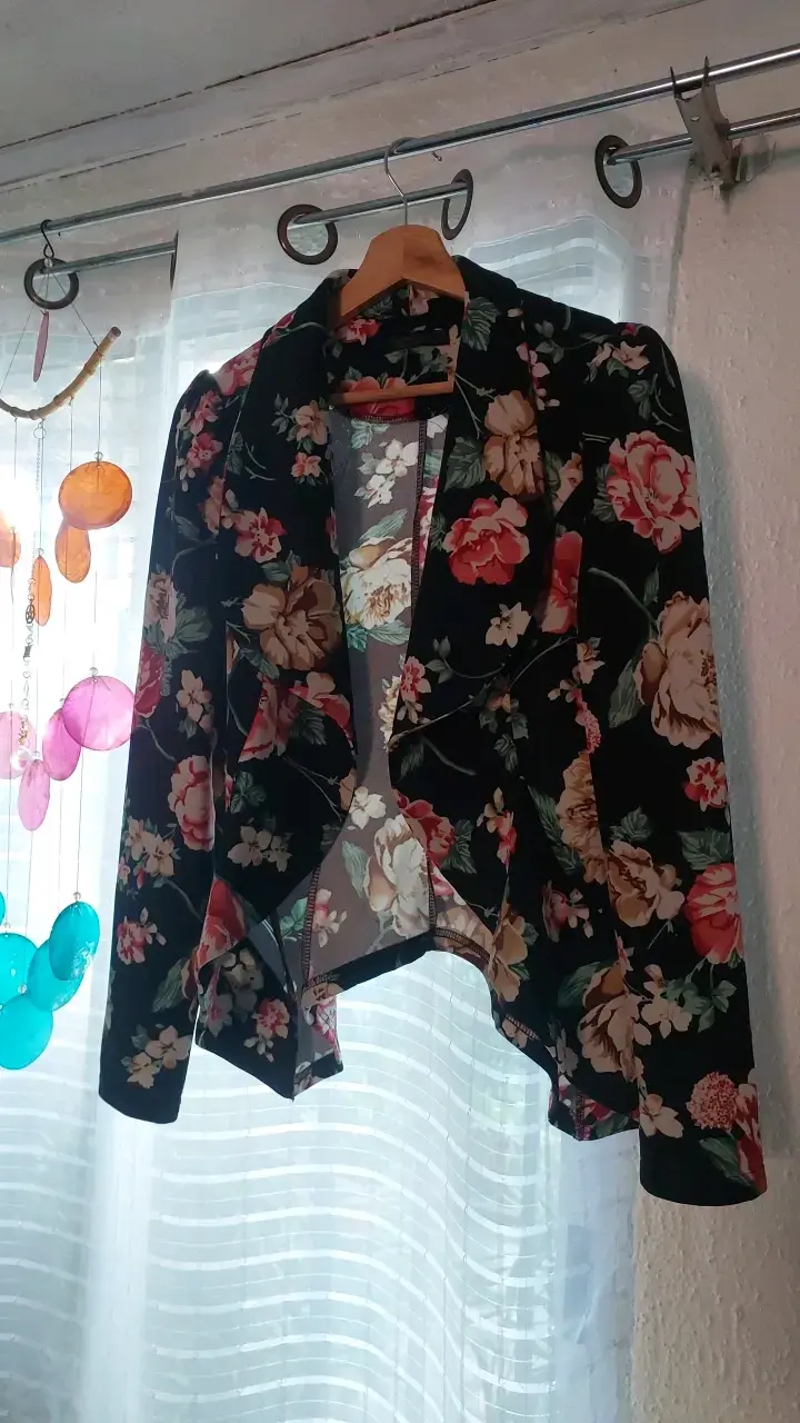 Blazer floral para mujer elegante - 4