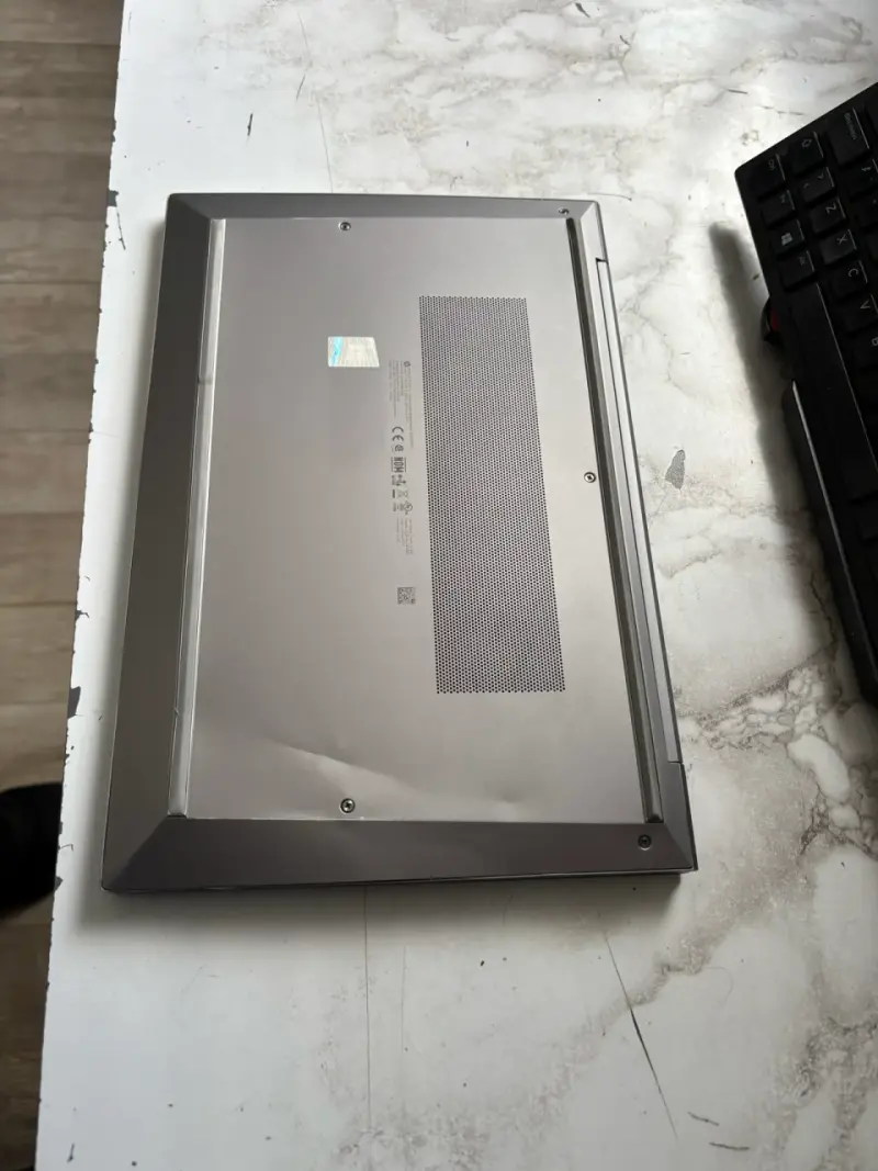 Notebook HP ZBook 14 g8 con Intel Core i7 - 6