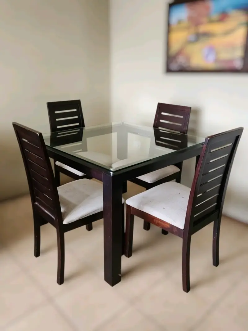 Juego de Comedor de Vidrio para 4 Personas - 1