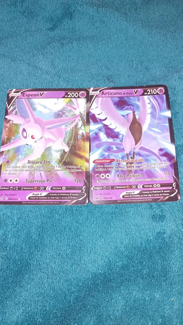 Cartas Pokémon Espeon V y Articuno de Galar V