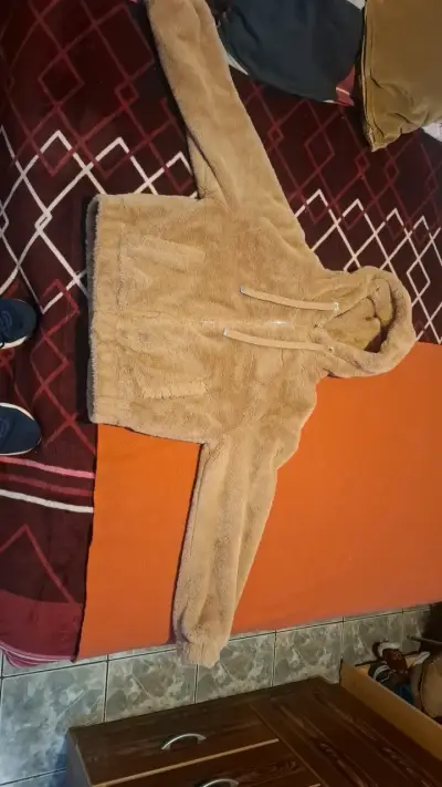 Chaqueta de felpa con capucha color beige - miniatura 1