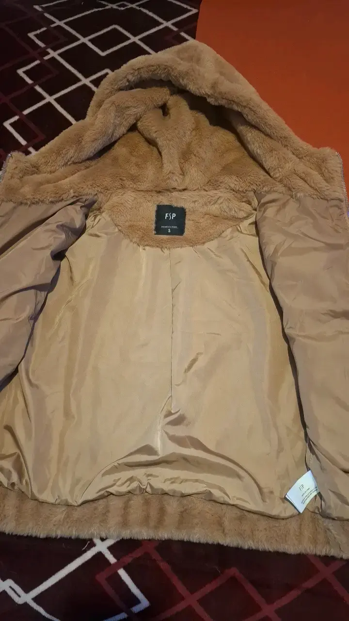 Chaqueta de felpa con capucha color beige - 2