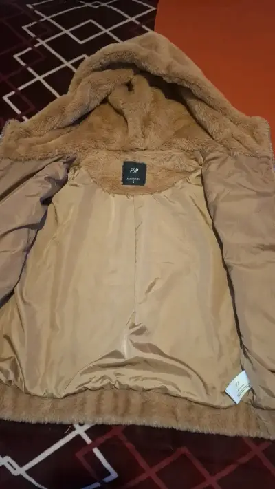 Chaqueta de felpa con capucha color beige - miniatura 2