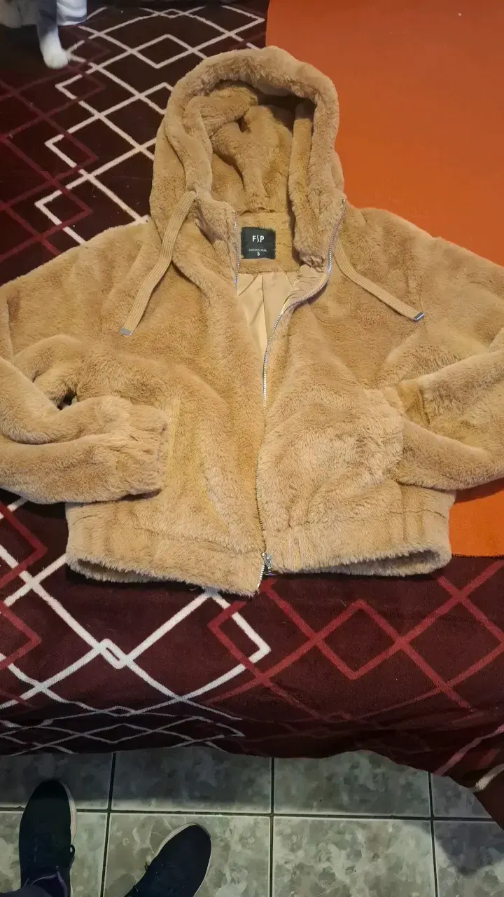 Chaqueta de felpa con capucha color beige - 3
