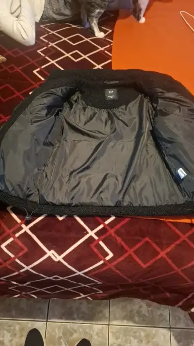 Chaqueta negra de lana con cierre - miniatura 2