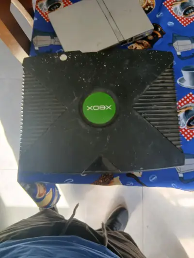 Consola Xbox clásica en buen estado - miniatura 1