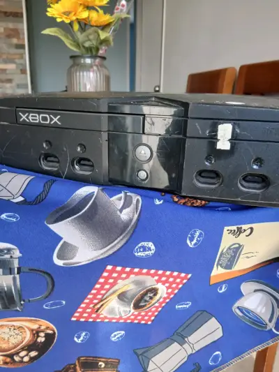 Consola Xbox clásica en buen estado - miniatura 2