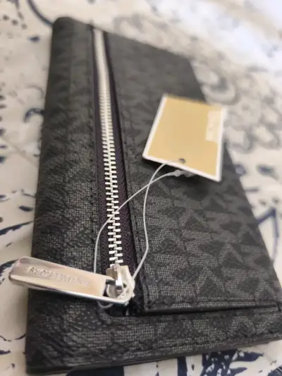 Cartera Michael Kors negra con diseño elegante - miniatura 3