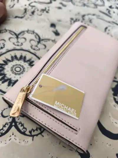 Cartera Michael Kors rosa con cierre dorado - miniatura 2