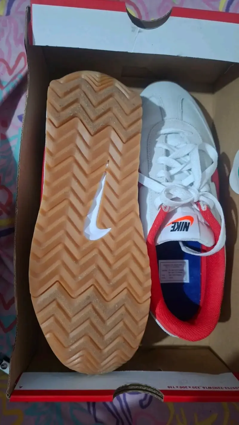 Zapatillas deportivas Nike blancas y rojas - 2