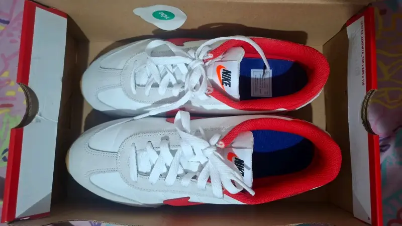Zapatillas deportivas Nike blancas y rojas - 3