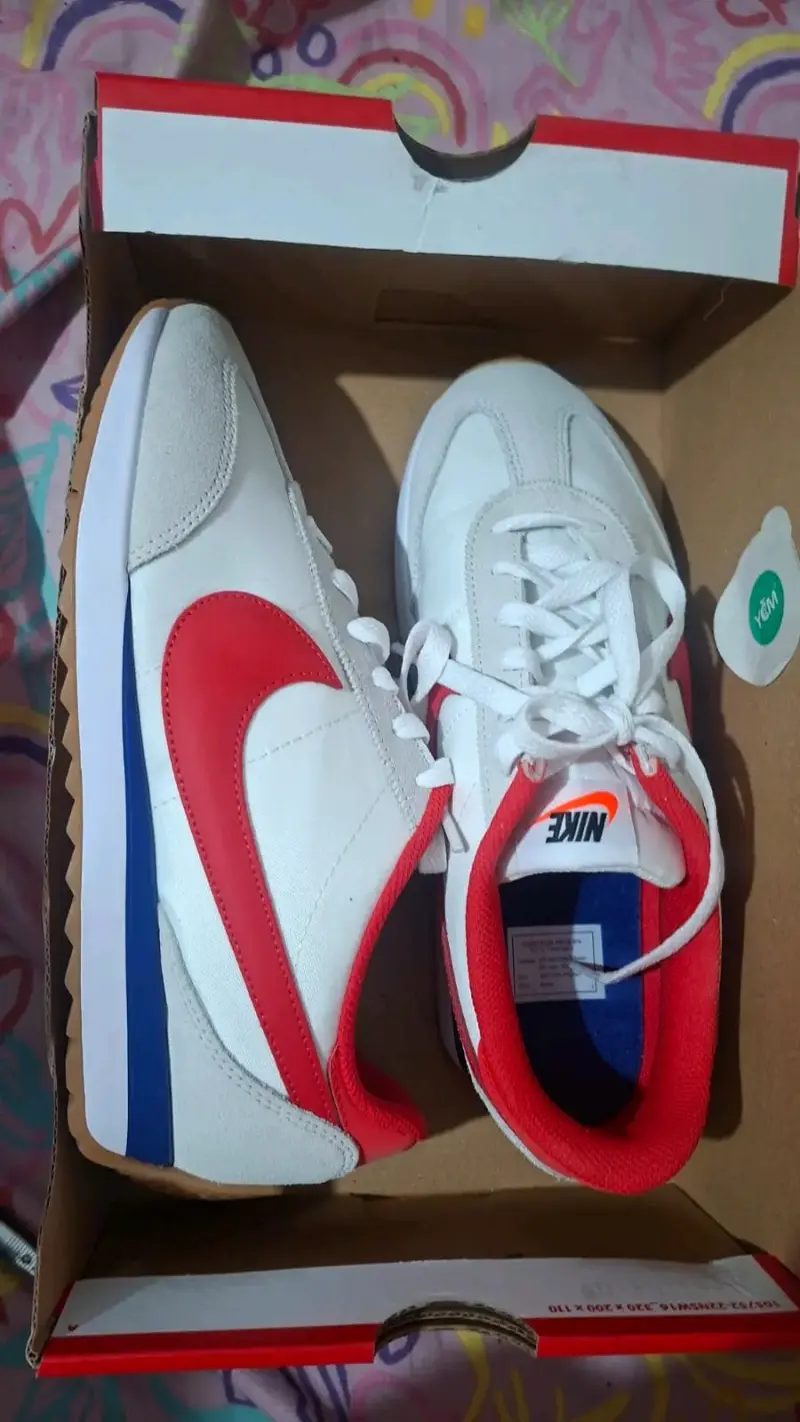 Zapatillas deportivas Nike blancas y rojas - 4