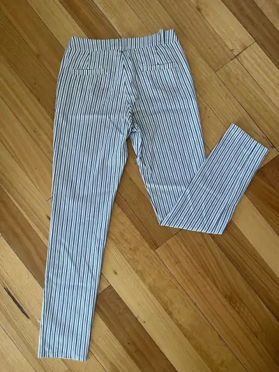 Pantalones a rayas blanco y negro para mujer - miniatura 5