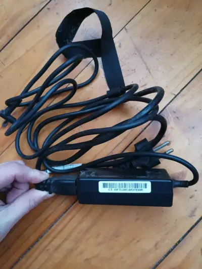 Cargador de laptop HP con cable largo - miniatura 2