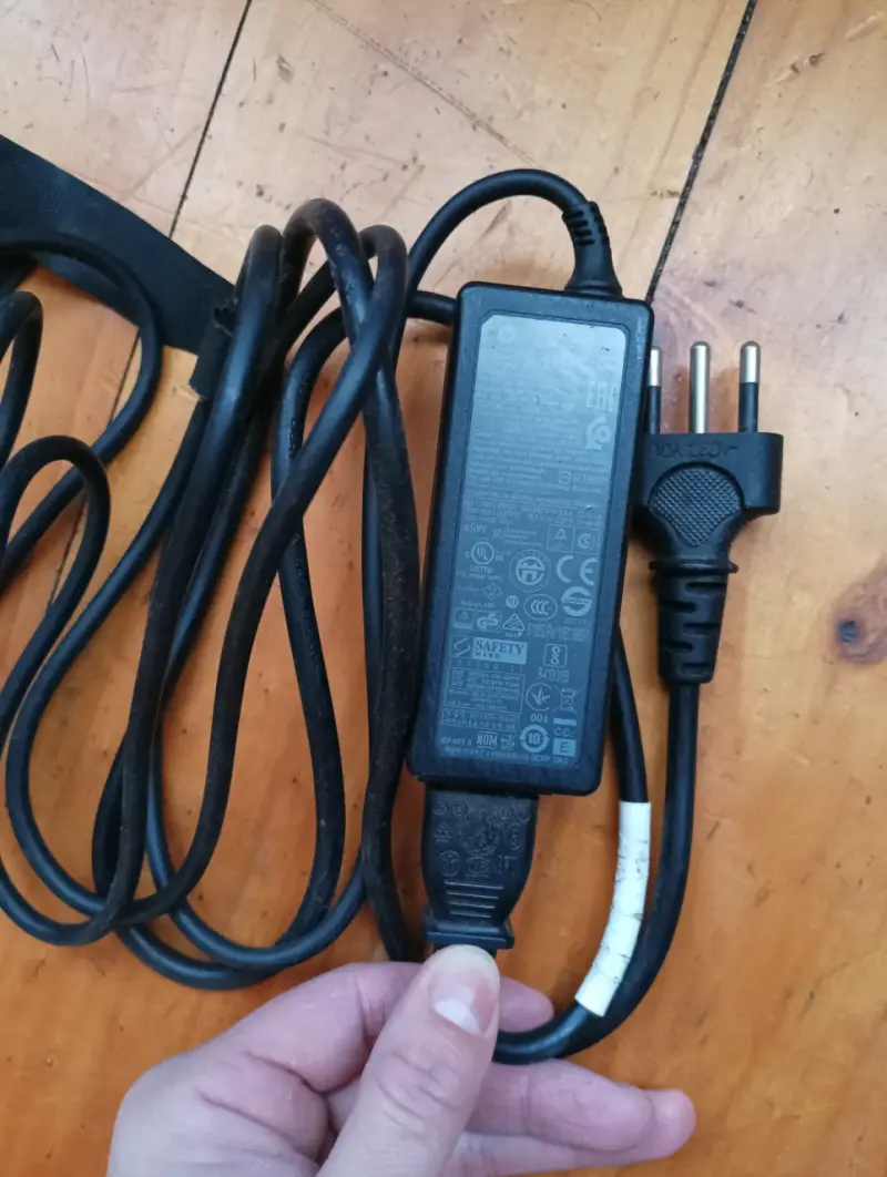 Cargador de laptop HP con cable largo - 3