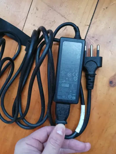 Cargador de laptop HP con cable largo - miniatura 3