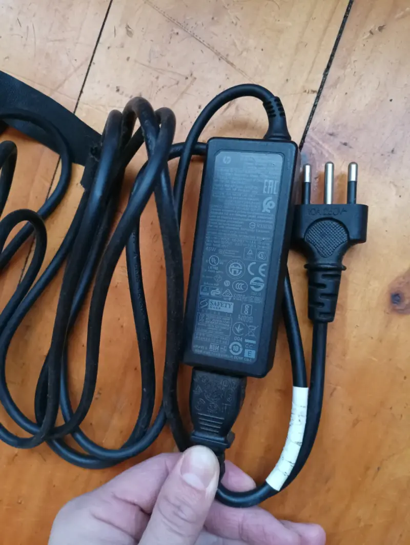 Cargador de laptop HP con cable largo - 4