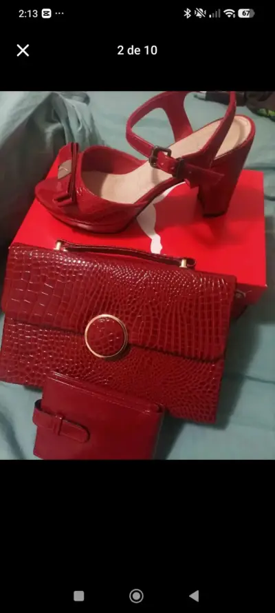 Set de zapatos y cartera rojos elegantes - miniatura 1