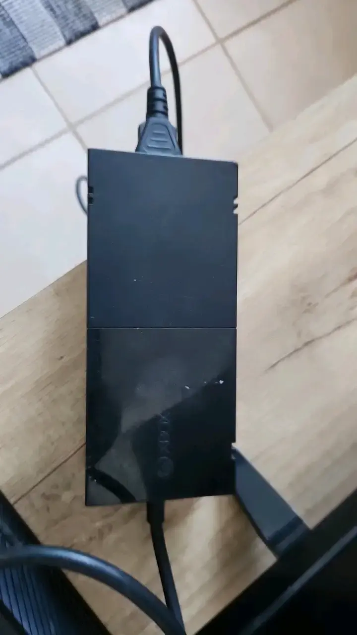 Consola Xbox One con dos controles - 4
