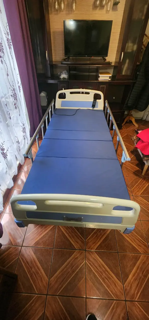 Cama clínica eléctrica con barandas - 4