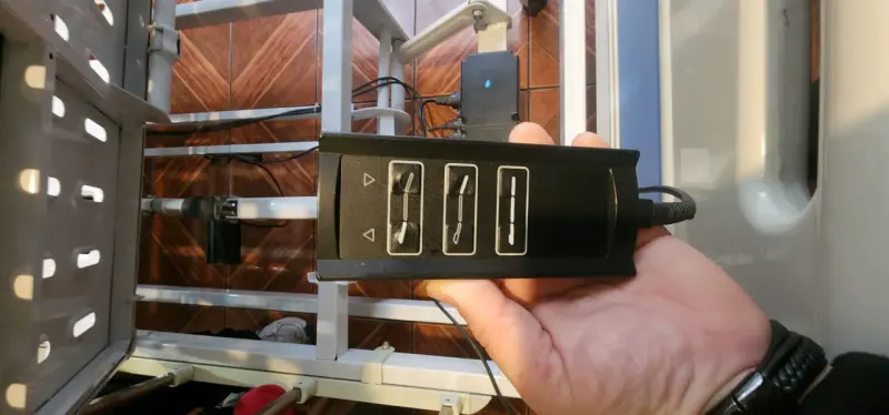 Cama clínica eléctrica con barandas - 5