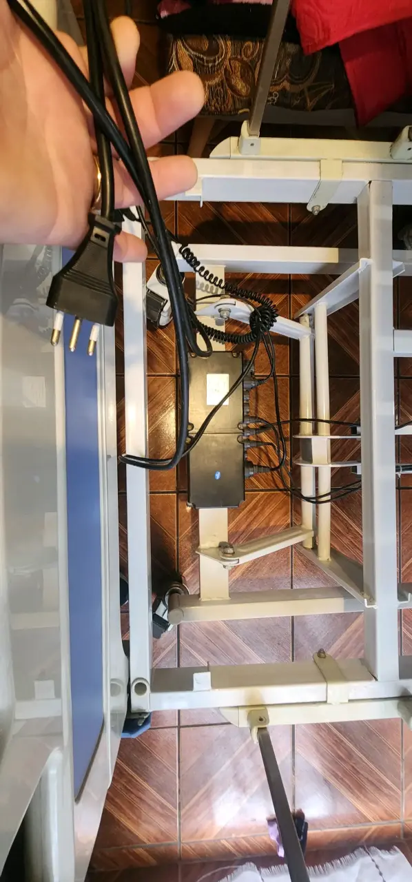 Cama clínica eléctrica con barandas - 6