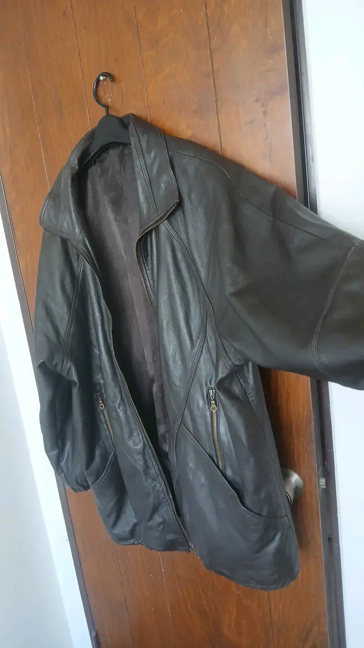 Chaqueta de cuero negra natural. - 2