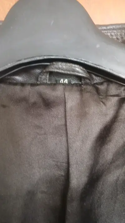 Chaqueta de cuero negra natural. - miniatura 5