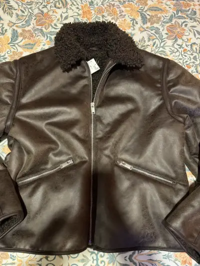 Chaqueta de cuero sintético marrón con forro de borrego - miniatura 1