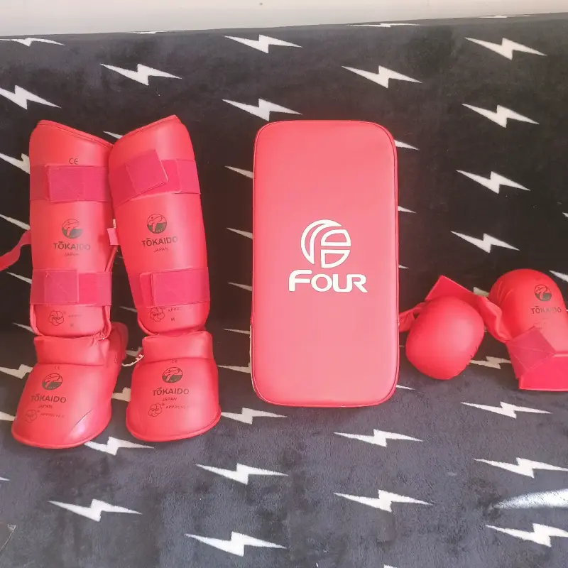 Set de protección de karate Tokaido rojo