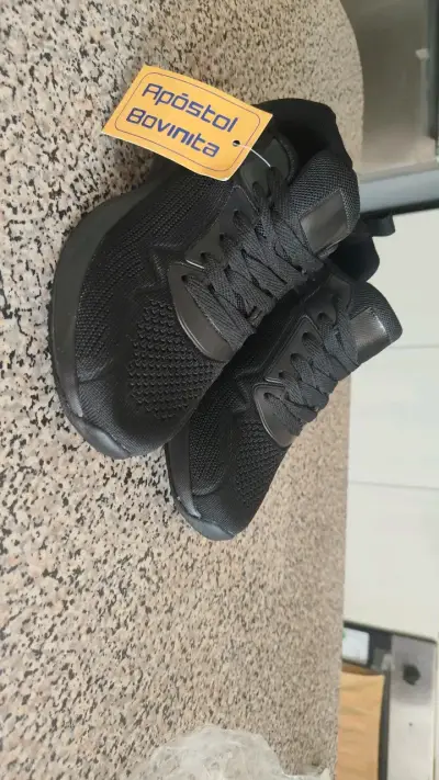 Zapatillas deportivas negras Apóstol Bovmita - miniatura 1