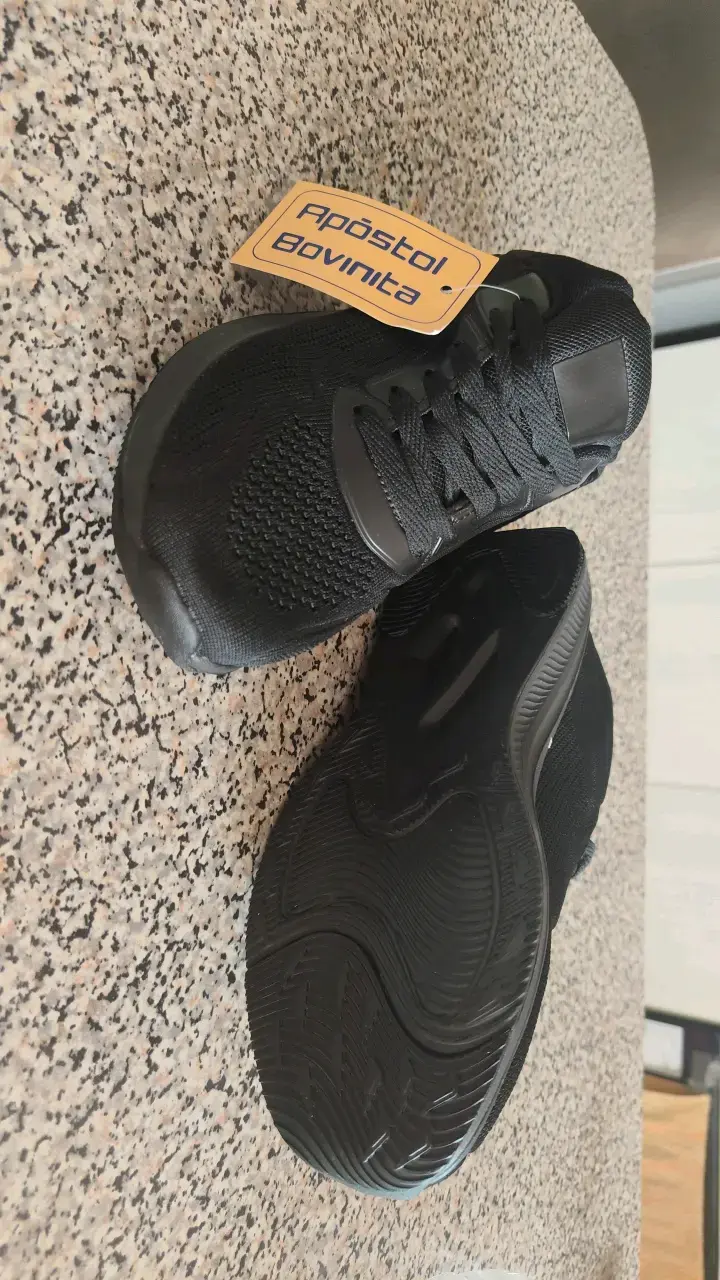 Zapatillas deportivas negras Apóstol Bovmita - 2