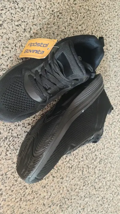 Zapatillas deportivas negras Apóstol Bovmita - miniatura 3