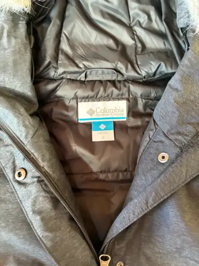 Abrigo  Columbia con capucha de piel sintetica - miniatura 2