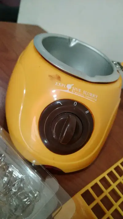 Derretidor de chocolate eléctrico amarillo - miniatura 2