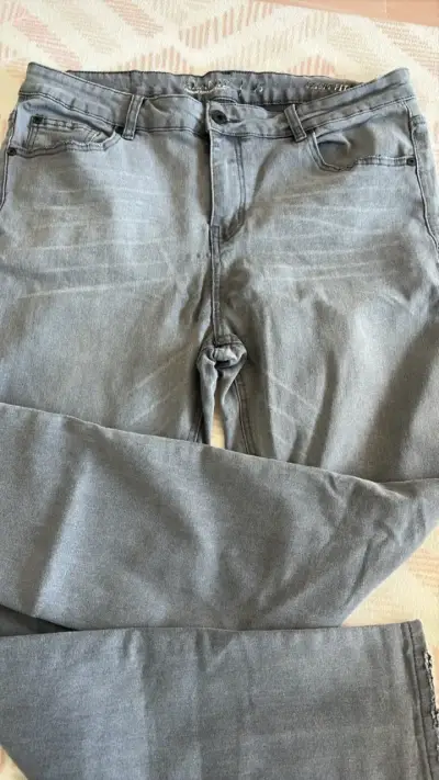 Jeans Alaniz gris para hombre en buen estado - miniatura 2