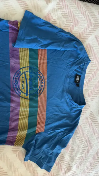 Polera azul con estampado Santa Cruz - miniatura 2