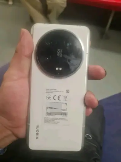 Xioami 14 ultra con cuenta google y detalles - miniatura 1