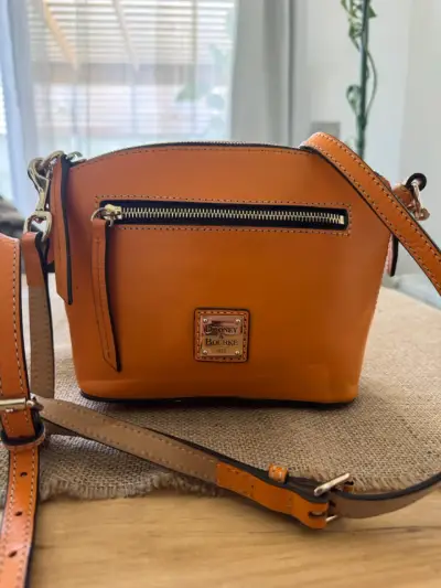 Cartera cruzada de cuero Dooney & Bourke naranja - miniatura 1
