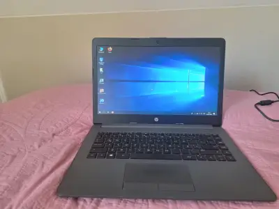 Notebook HP con Windows 10 y 4GB RAM - miniatura 1