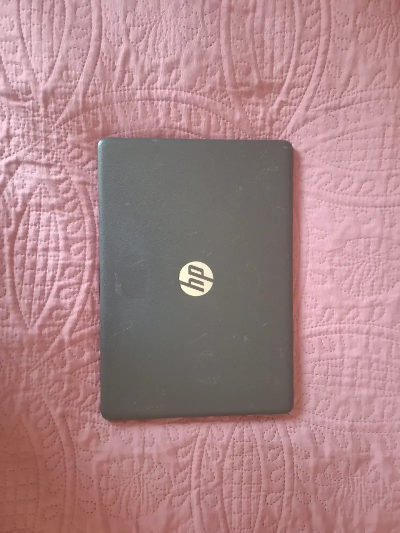 Notebook HP con Windows 10 y 4GB RAM - 6